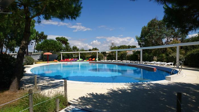 piscine été la tranche sur mer