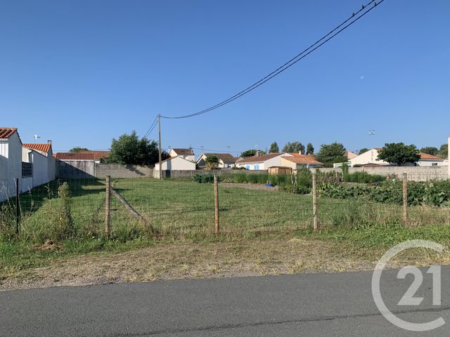 Afficher la photo en grand terrain à vendre - 642.0 m2 - L AIGUILLON SUR MER - 85 - PAYS-DE-LOIRE - Century 21 Côte De Lumière